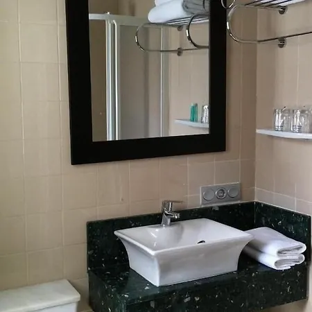 Готель Colon 2*