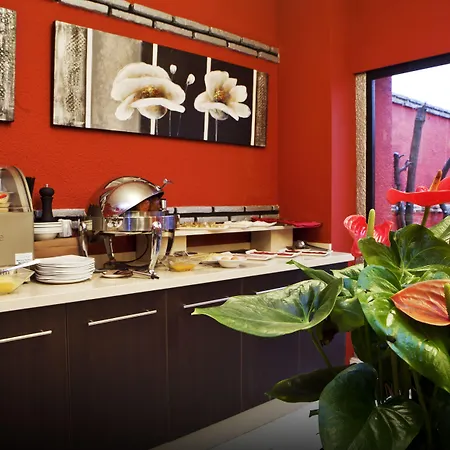 Готель Colon 2*